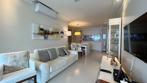 Ground-floor apartment with ocean views in Riviera de São Lourenço.