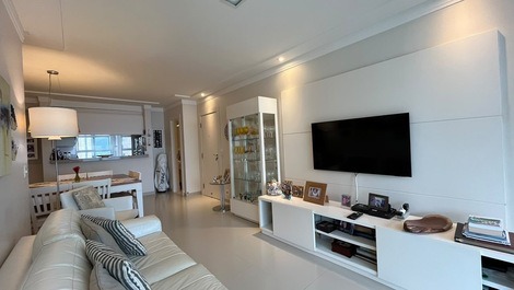 Ground-floor apartment with ocean views in Riviera de São Lourenço.