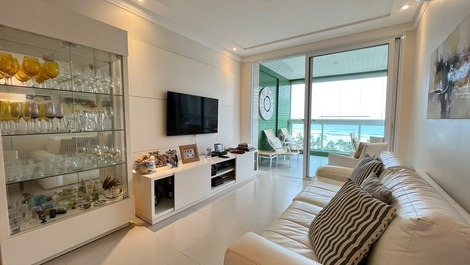 Ground-floor apartment with ocean views in Riviera de São Lourenço.