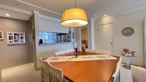 Ground-floor apartment with ocean views in Riviera de São Lourenço.