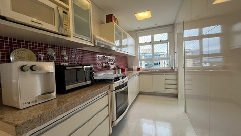 Ground-floor apartment with ocean views in Riviera de São Lourenço.