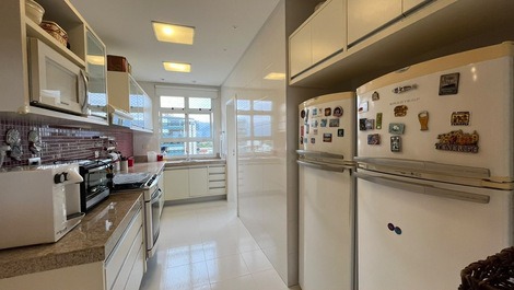 Ground-floor apartment with ocean views in Riviera de São Lourenço.