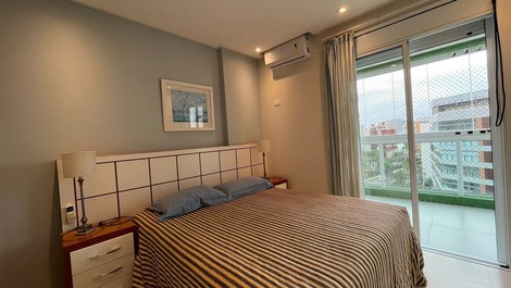 Ground-floor apartment with ocean views in Riviera de São Lourenço.