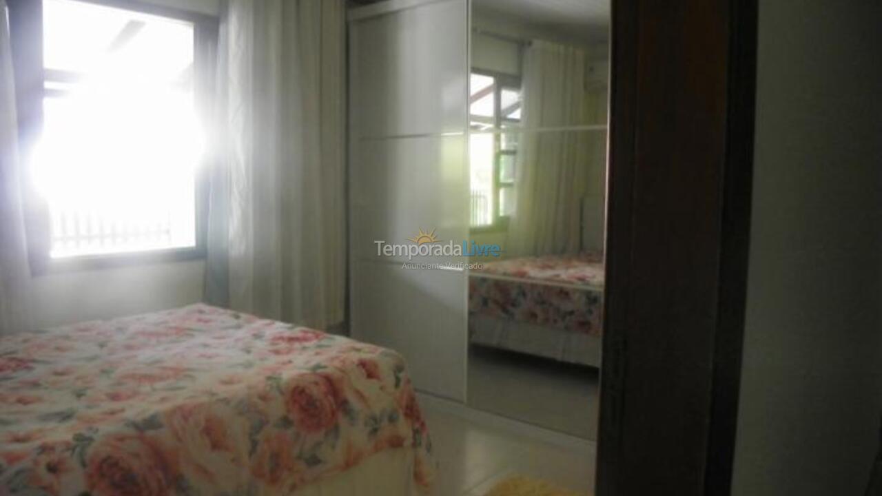 Casa para aluguel de temporada em Bombinhas (Canto Grande)