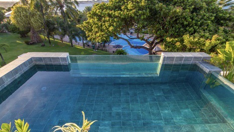 Piscina aquecida e com hidro no deck