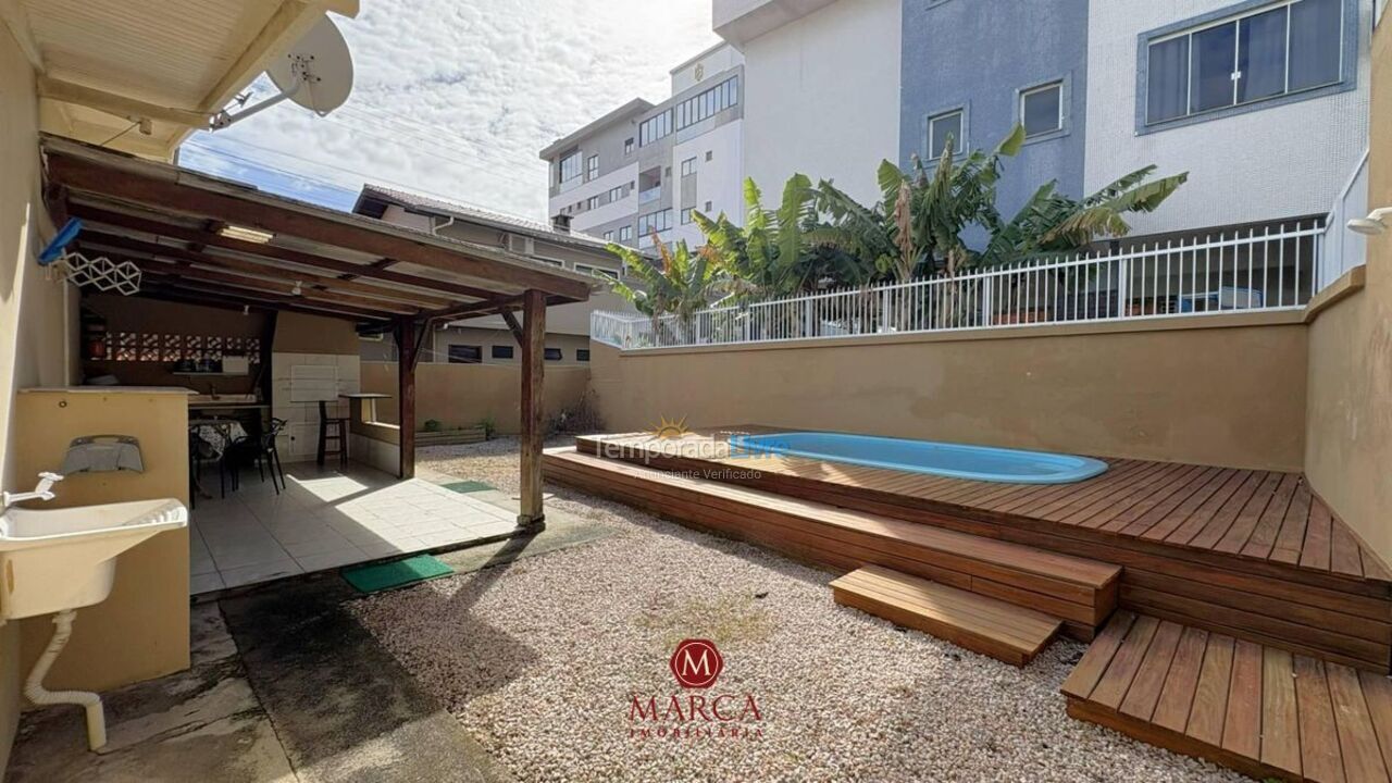 Casa para aluguel de temporada em Bombinhas (Canto Grande)