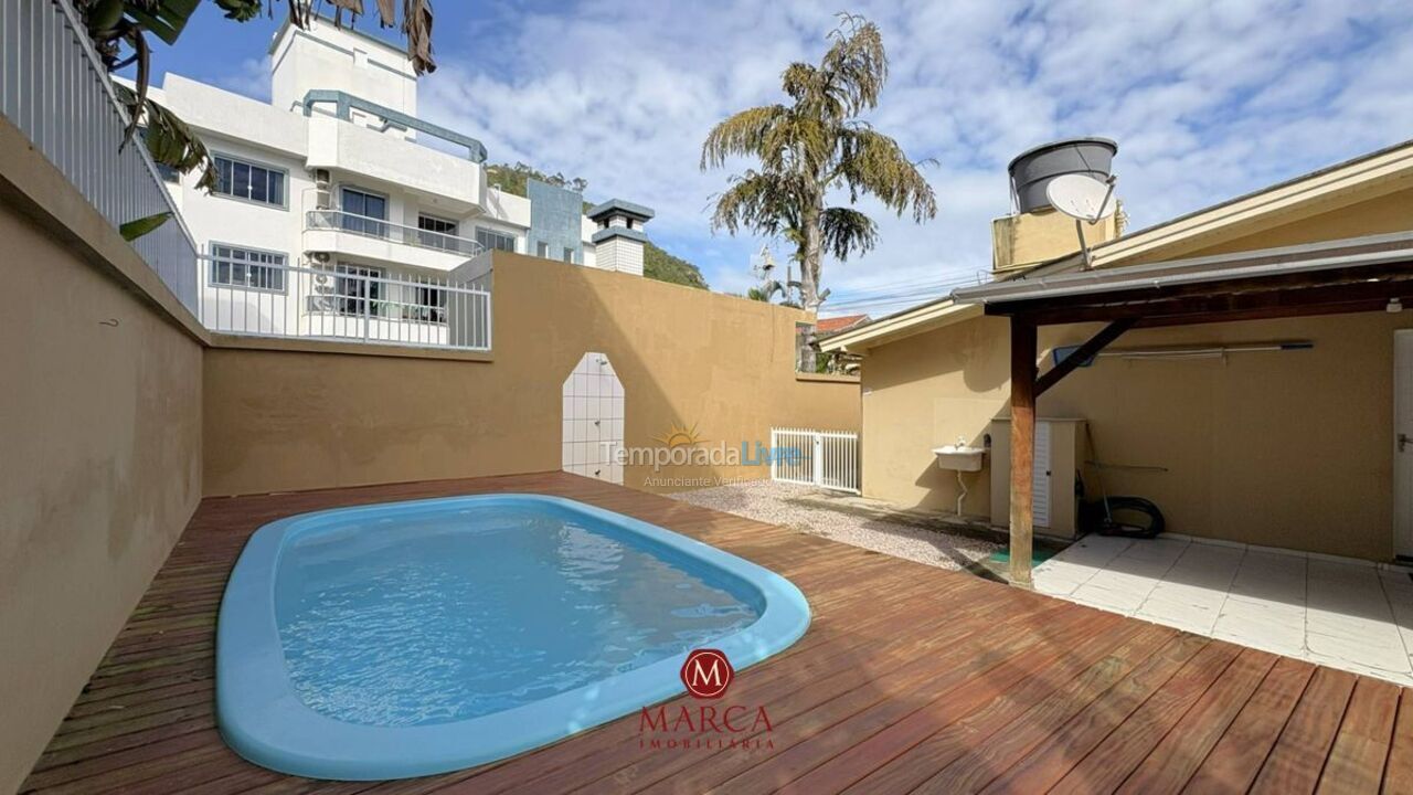 Casa para aluguel de temporada em Bombinhas (Canto Grande)