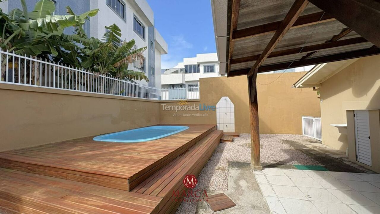 Casa para aluguel de temporada em Bombinhas (Canto Grande)