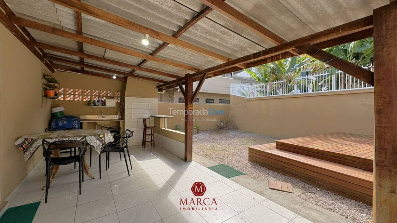 Casa para aluguel de temporada em Bombinhas (Canto Grande)