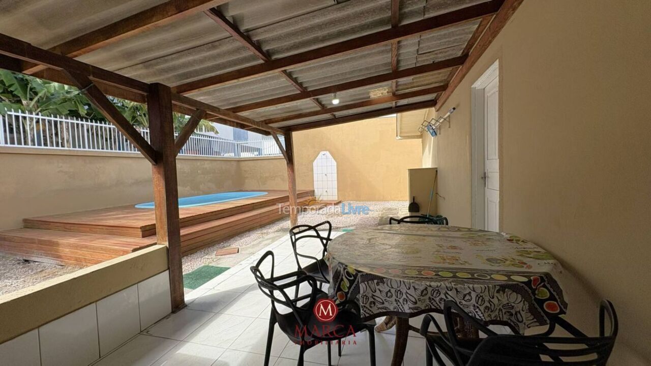 Casa para aluguel de temporada em Bombinhas (Canto Grande)