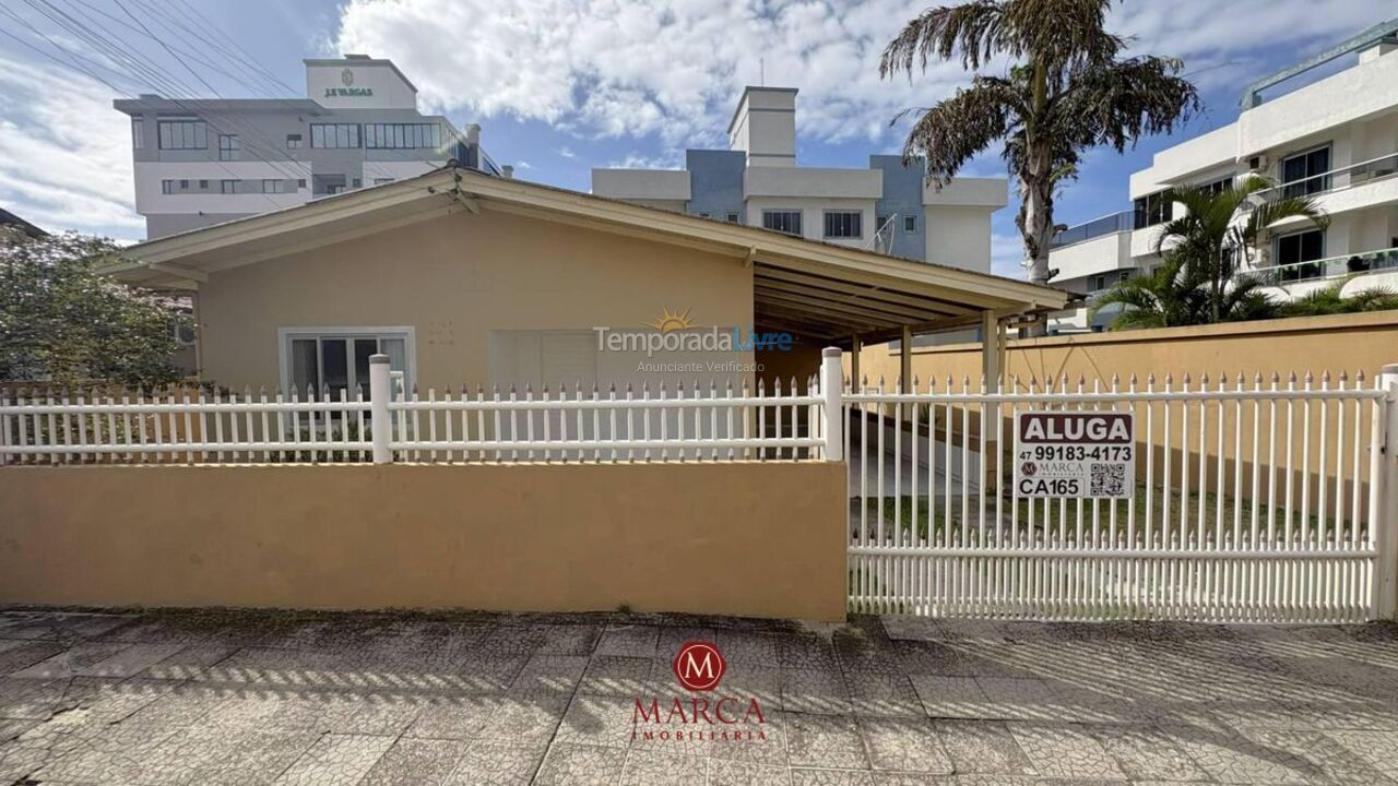 Casa para aluguel de temporada em Bombinhas (Canto Grande)