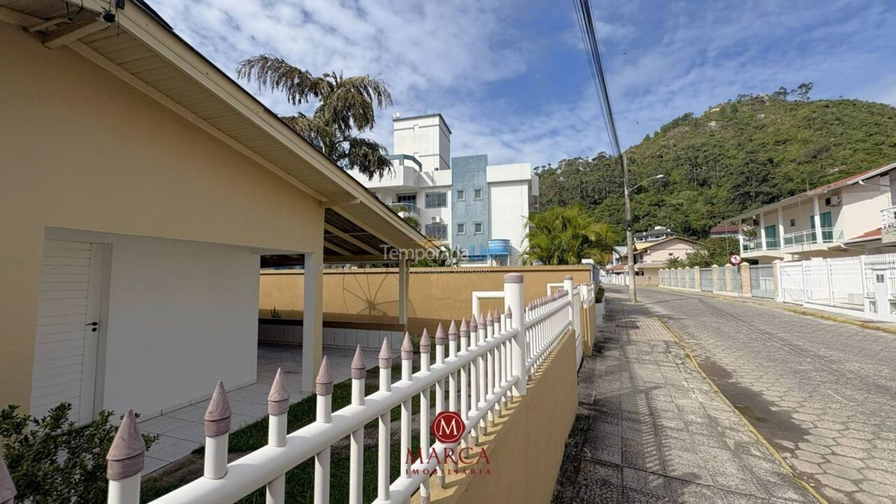Casa para aluguel de temporada em Bombinhas (Canto Grande)