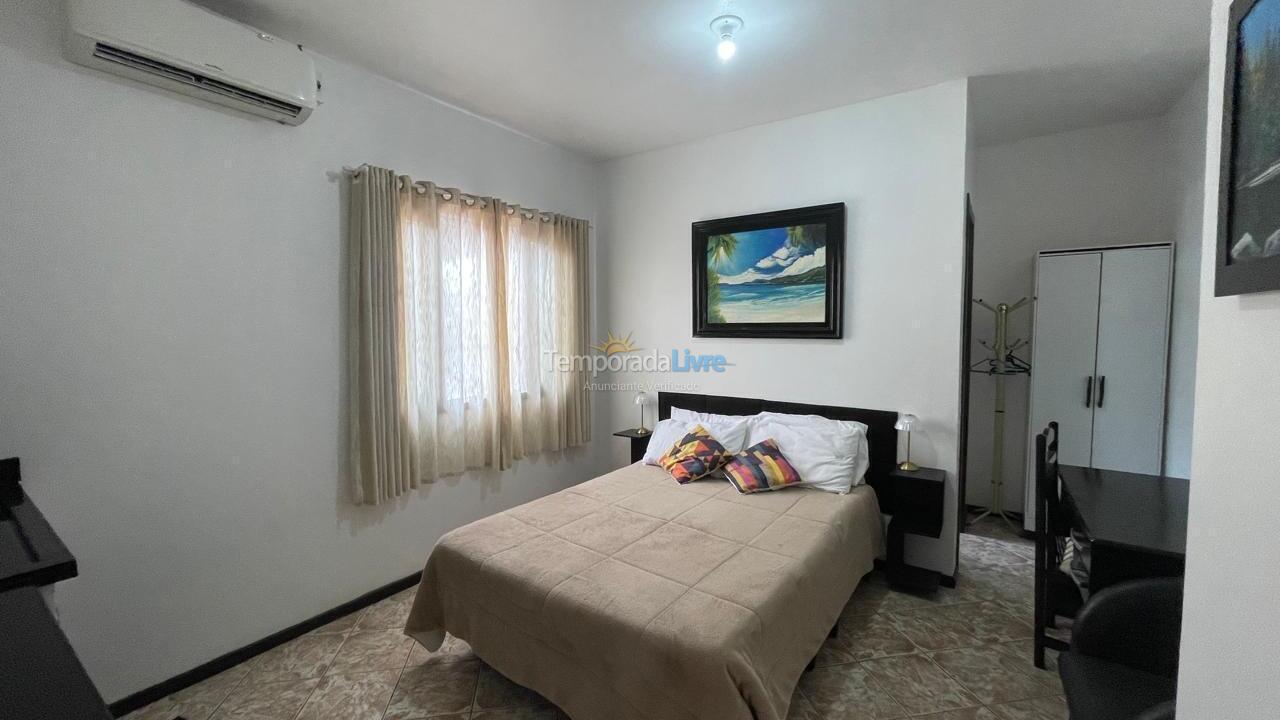 Casa para alquiler de vacaciones em Balneário Piçarras (Piçarras)