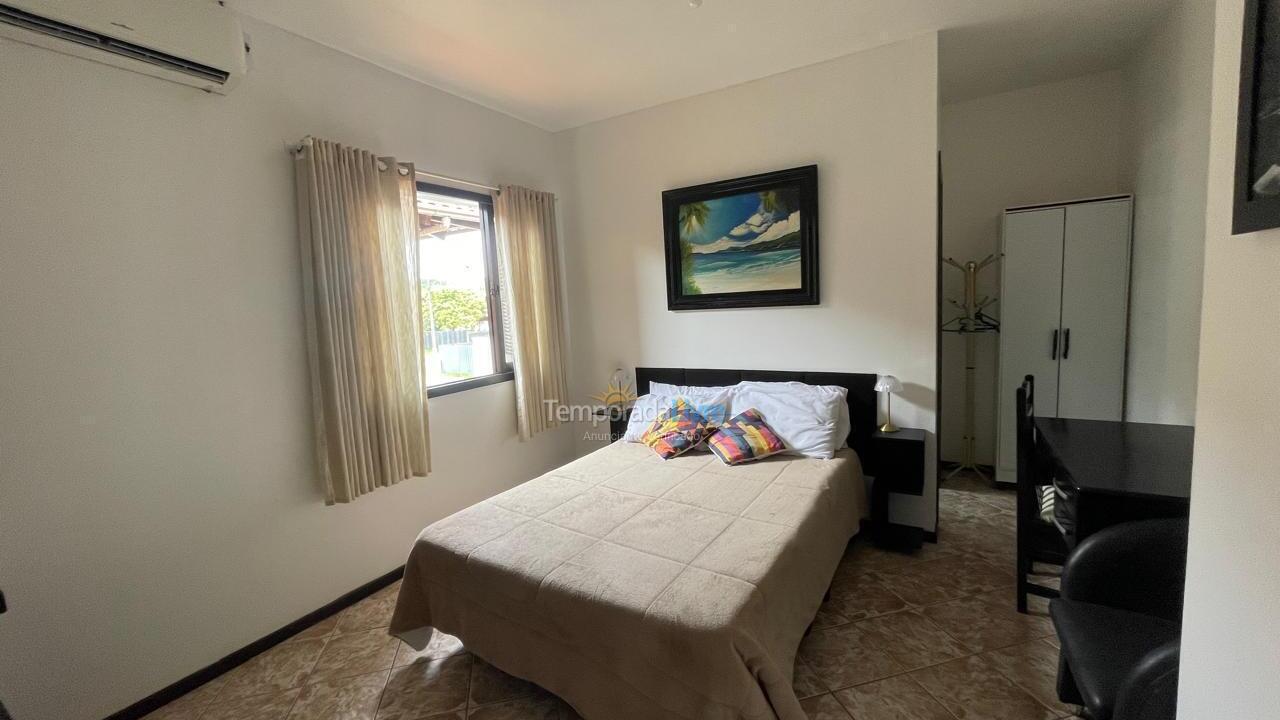 Casa para alquiler de vacaciones em Balneário Piçarras (Piçarras)