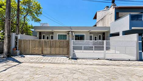 House with 2 bedrooms on Mariscal Beach