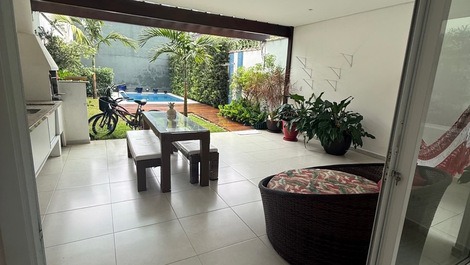 Area externa com churrasqueira