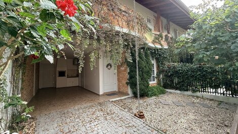 017- Beautiful two-story house for 8 people, 500m from Bombas Beach