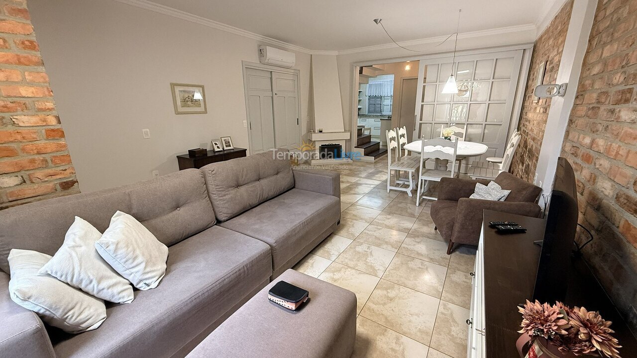 Apartment for vacation rental in Bombinhas (Praia de Bombas)