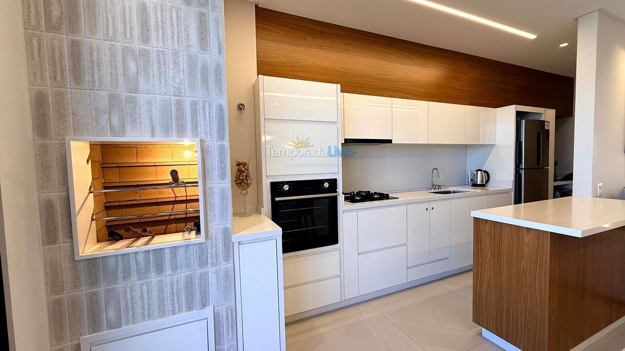 Apartamento para aluguel de temporada em Bombinhas (Praia de Bombas)