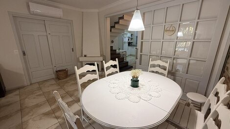 017- Beautiful two-story house for 8 people, 500m from Bombas Beach