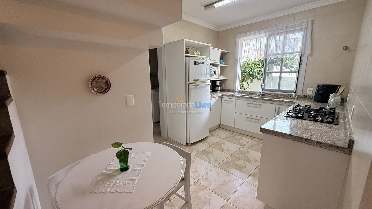 Apartment for vacation rental in Bombinhas (Praia de Bombas)