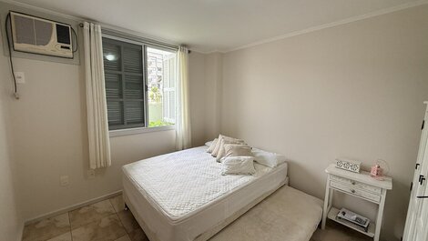 017- Beautiful two-story house for 8 people, 500m from Bombas Beach