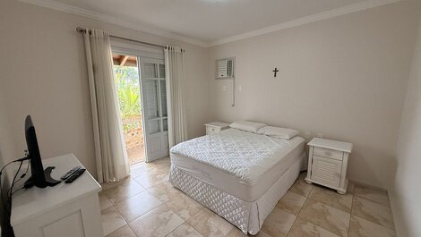 017- Beautiful two-story house for 8 people, 500m from Bombas Beach