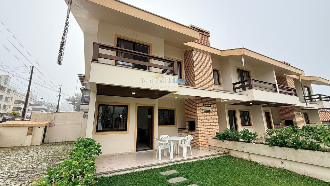 Apartment for vacation rental in Bombinhas (Praia de Bombas)