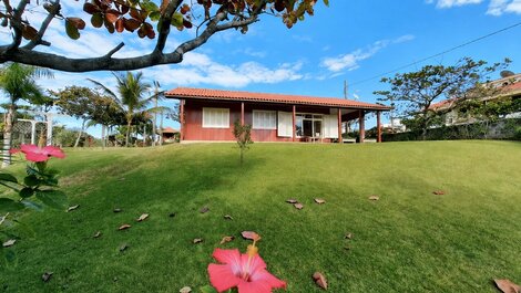 115A- Casa Frente Mar em Bombas com Jardim e Churrasqueira