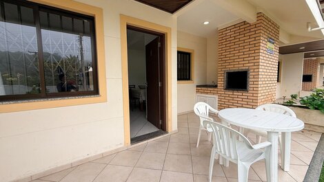 068A - Two-story house for 6 people on the beachfront in Bombas