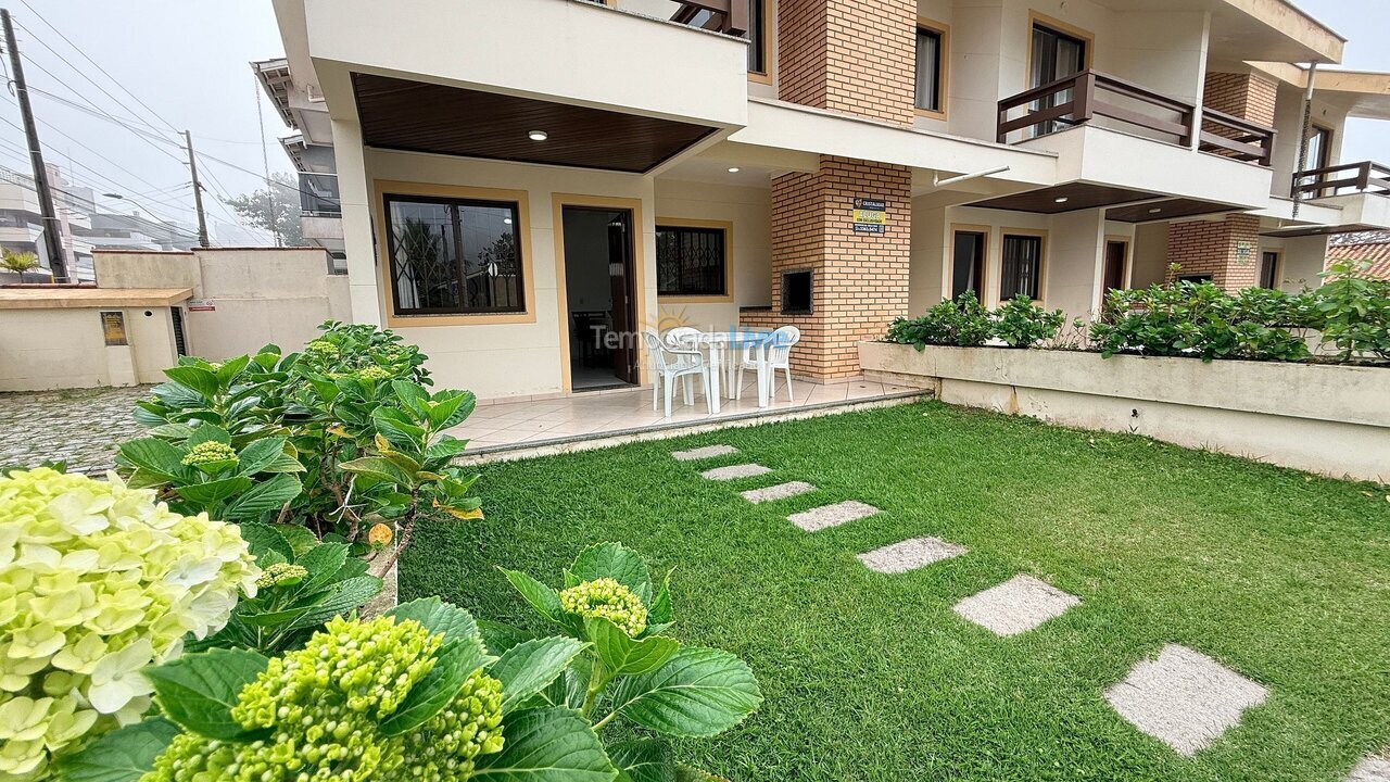 Apartment for vacation rental in Bombinhas (Praia de Bombas)