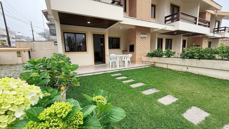 068A - Two-story house for 6 people on the beachfront in Bombas