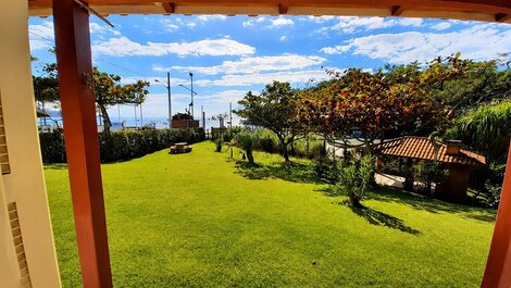 115A- Casa Frente Mar em Bombas com Jardim e Churrasqueira
