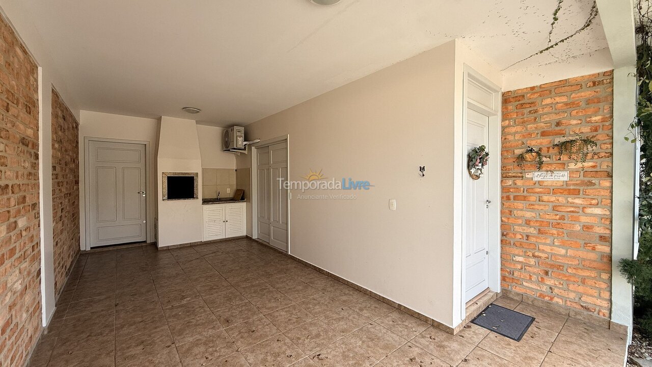 Apartment for vacation rental in Bombinhas (Praia de Bombas)