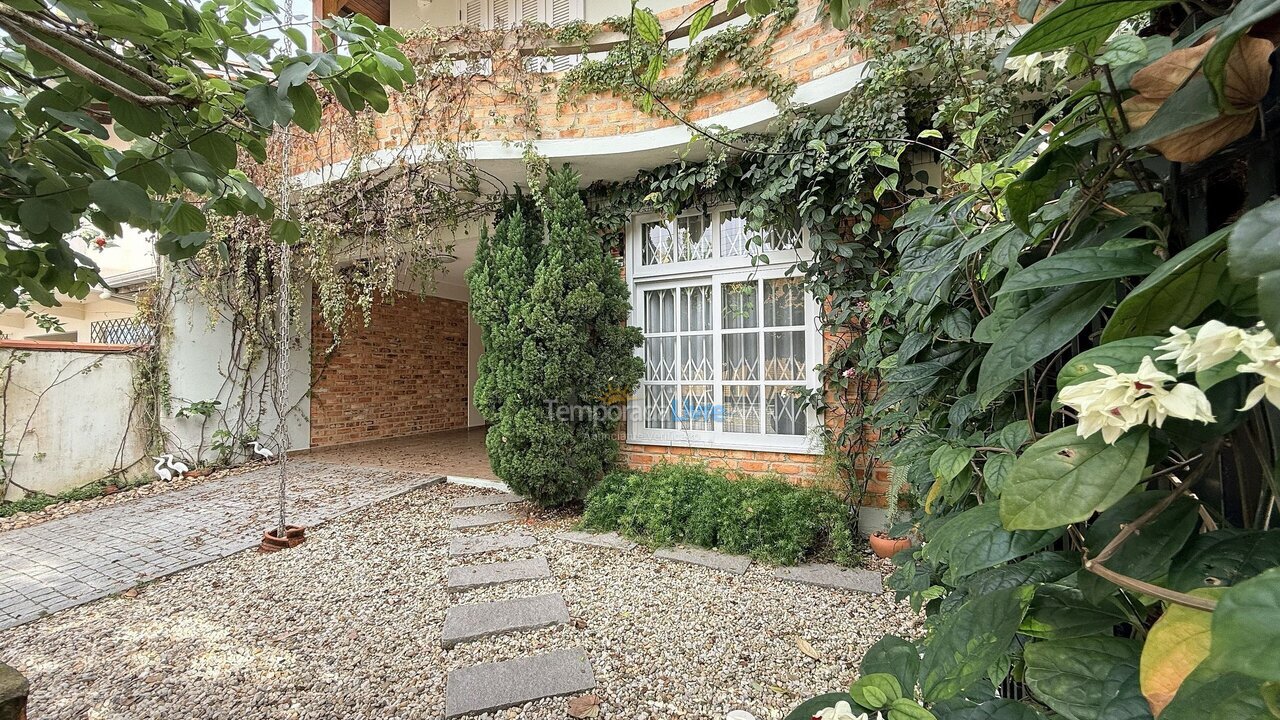 Apartment for vacation rental in Bombinhas (Praia de Bombas)