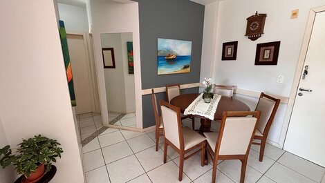 174- Apartamento com 2 quartos a 50 metros do mar em Bombas