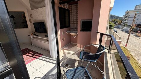 174- Apartamento com 2 quartos a 50 metros do mar em Bombas