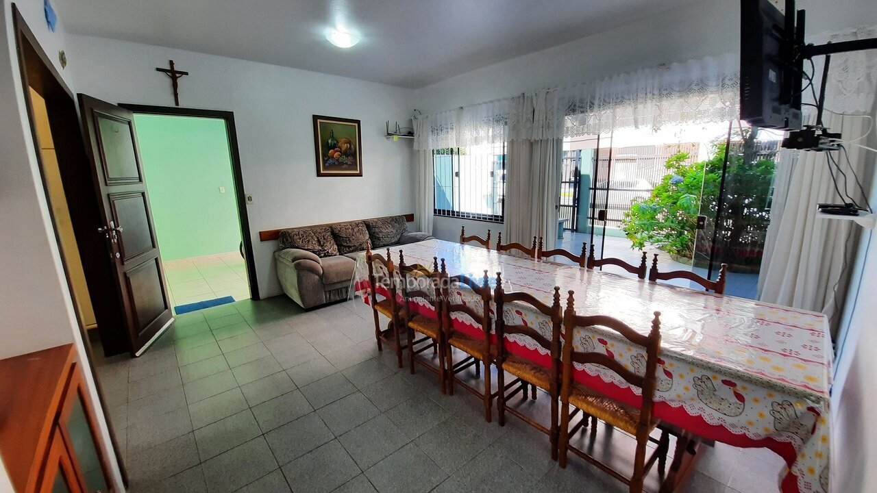 Casa para alquiler de vacaciones em Bombinhas (Praia de Bombas)