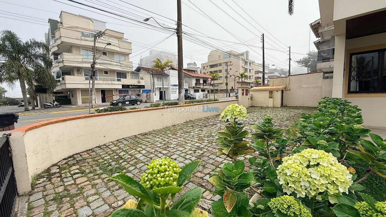 Apartment for vacation rental in Bombinhas (Praia de Bombas)