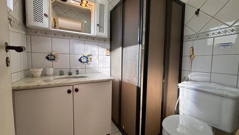 174- Apartamento com 2 quartos a 50 metros do mar em Bombas