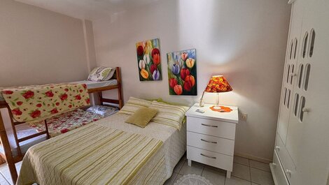 174- Apartamento com 2 quartos a 50 metros do mar em Bombas