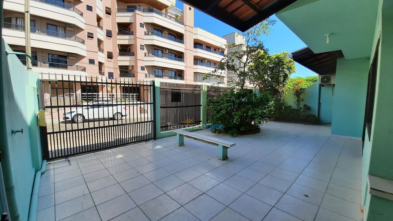 Casa para alquiler de vacaciones em Bombinhas (Praia de Bombas)
