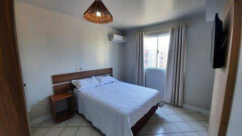 256 - Apto em Bombas | 2 Quartos a 120m da Praia