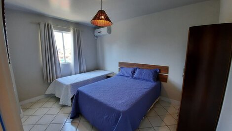 256 - Apto em Bombas | 2 Quartos a 120m da Praia