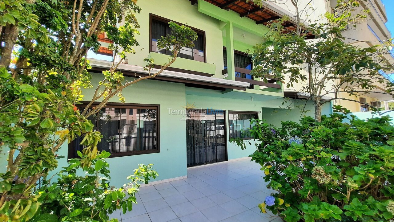 Casa para alquiler de vacaciones em Bombinhas (Praia de Bombas)