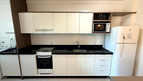 141A - 2-Bedroom Apartment 200m from Bombinhas Beach