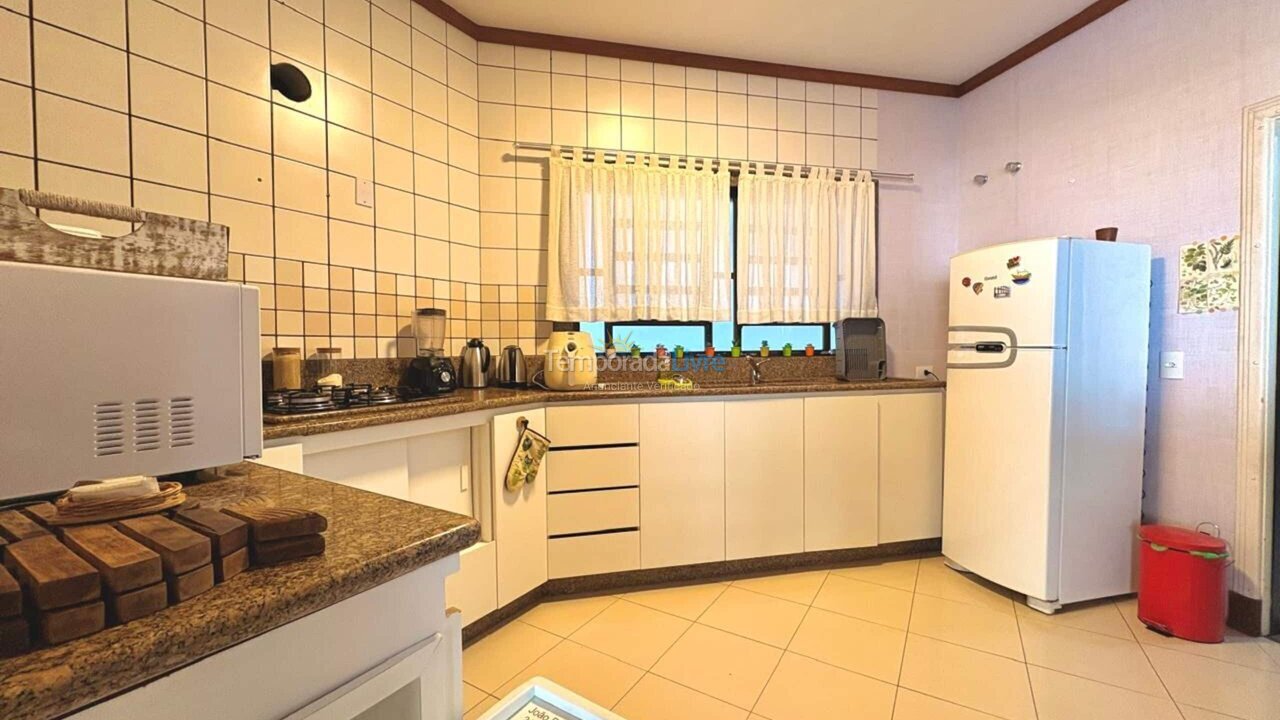 Casa para alquiler de vacaciones em Bombinhas (Praia de Bombas)