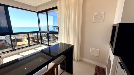 037- HIGH STANDARD Apartment with 3 Suites, 80m from the Beach in a condominium with...