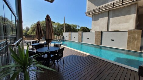 L087 - 2-suite apartment with pool in the middle of the beaches