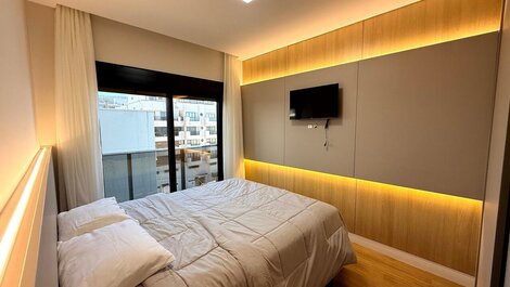 037- HIGH STANDARD Apartment with 3 Suites, 80m from the Beach in a condominium with...